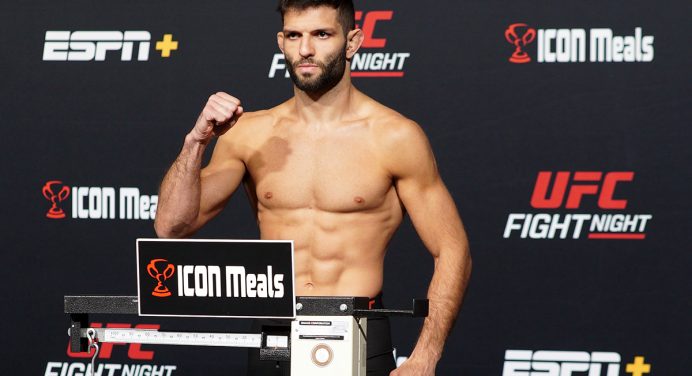 Eterna promessa? Thiago Moisés luta para fugir de marca negativa no UFC