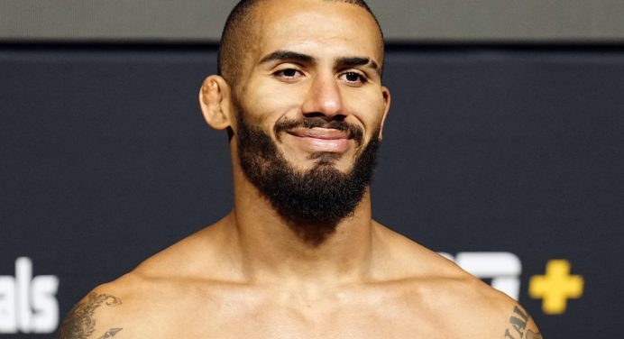 Em grande fase na carreira, Vitor Petrino entra no ranking dos meio-pesados do UFC