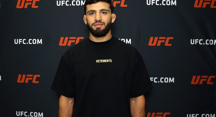 Baixinho? Arman Tsarukyan ironiza Ilia Topuria em vídeo de treino