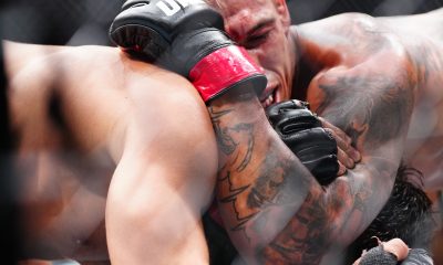 Charles Do Bronxs encaixa triângulo de mão em Arman Tsarukyan no UFC 300.