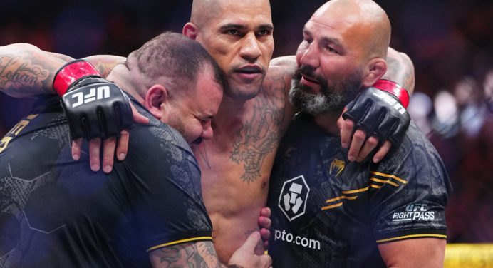 Dedo quebrado! Poatan exibe momento em que lesiona o pé em treino antes do UFC 300; veja