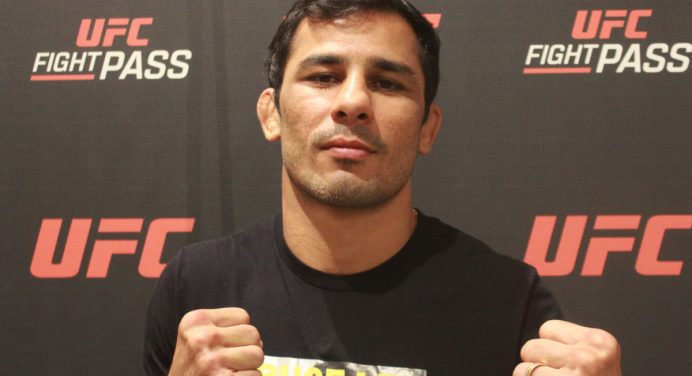 Campeão, Pantoja reflete sobre pressão de liderar card do UFC Rio: “Obrigado a vencer”