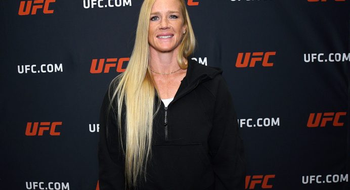 Holly Holm exalta ajuda de Cris Cyborg durante preparação para o UFC 300: “Abençoada”