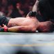 Justin Gaethje fica desacordado no octógono após ser nocuateado por Max Holloway no UFC 300