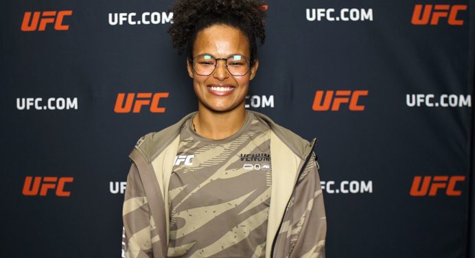 Karine Silva minimiza clima de rivalidade com ex-parceira de treino: “Estou aqui para trabalhar”