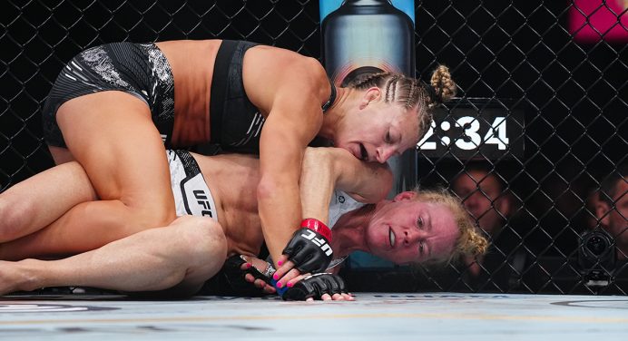 UFC 300: Kayla Harrison brilha em estreia e atropela ex-campeã dos galos