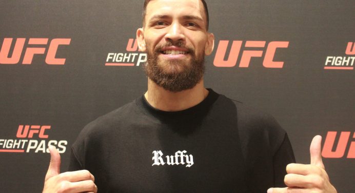 Maurício Ruffy expressa gratidão ao ser comparado com Conor McGregor no UFC Rio