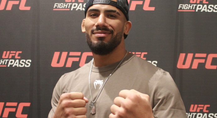 Detonou! Vitor Petrino critica forma física de Jamahal Hill: “Mole”