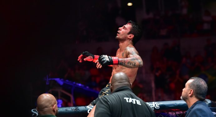 Alexandre Pantoja vence Steve Erceg no UFC Rio e mantém título dos moscas