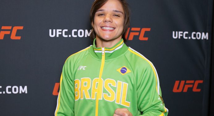 Ariane Sorriso relembra histórico de lesões e celebra retorno ao UFC: “Passei por 13 cirurgias”