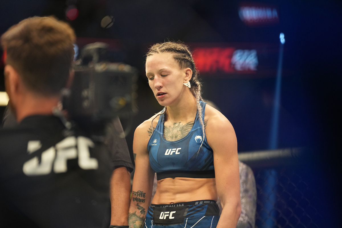 Mariya Agapova lamenta derrota para Marina Moroz no UFC 272.