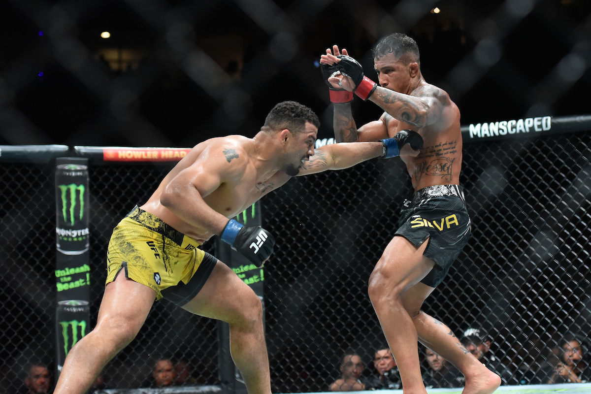 Netto BJJ (shorts preto) foi derrotado por Drakkar Klose no UFC Rio.