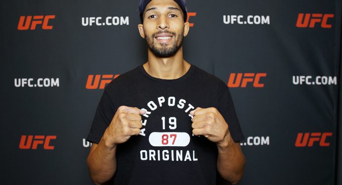 Salvador admite dificuldade em lidar com derrotas e revela surpresa com luta no UFC