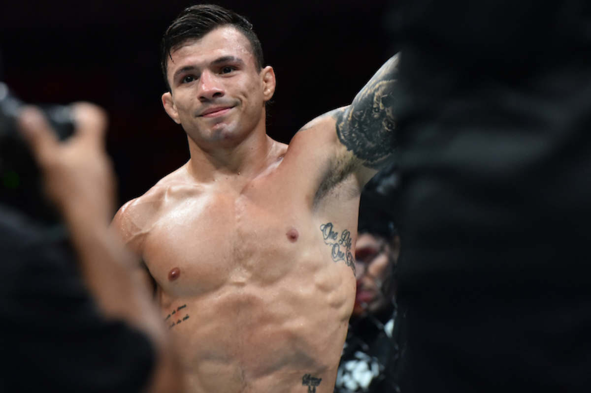 Alessandro Costa faz campanha por duelo contra rival ranqueado após vitória no UFC Rio