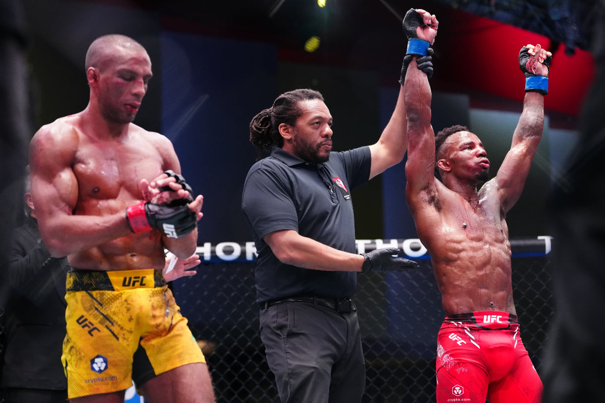 Edson Barboza batalha, mas sucumbe diante de rival invicto na luta principal do UFC Vegas 92