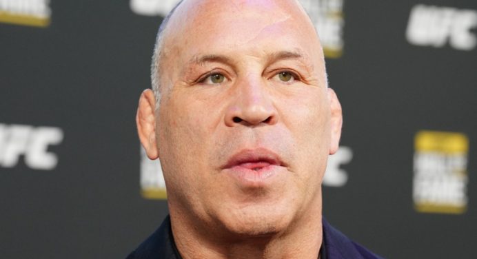 Hall da Fama do UFC, Wanderlei Silva é hostilizado em partida do Brasileirão