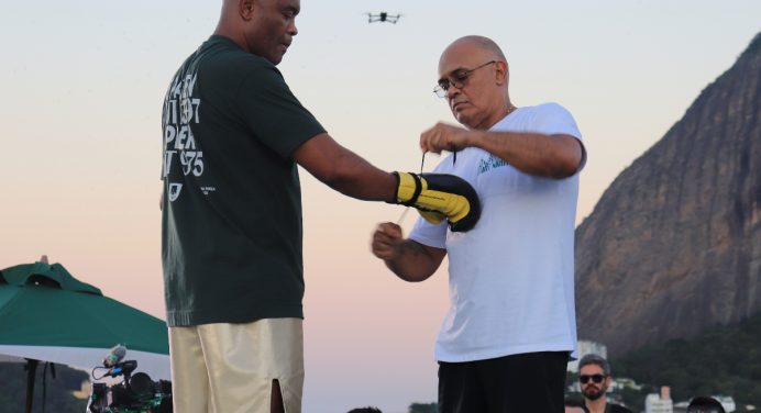 Treinador de Anderson Silva exalta preparação para luta com Chael Sonnen: “Vai dar show”