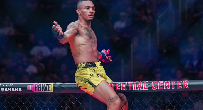 André Mascote dá show, finaliza rival espanhol e amplia invencibilidade no UFC Vegas 104