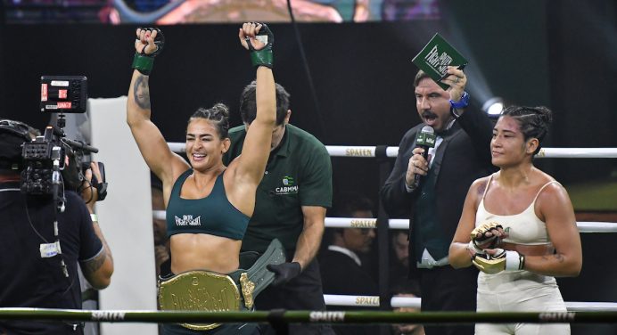 Bia Mesquita finaliza Jojo Ramos no 1º round em sua estreia no MMA