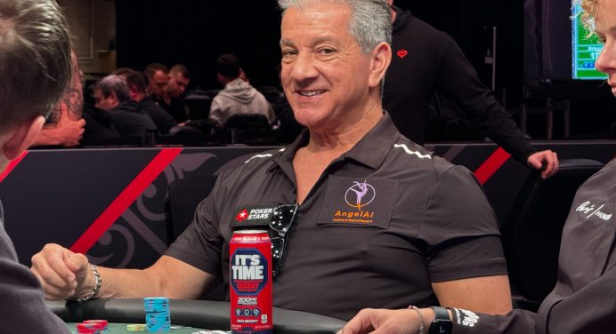 Announcer do UFC, Bruce Buffer fatura R$ 1 milhão em torneio de poker em Las Vegas