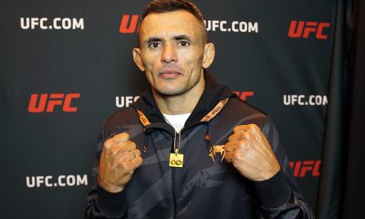 Douglas D'Silva posa para fotos após dar entrevista para a reportagem da Ag Fight no UFC Apex