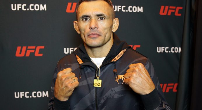 Boa causa! Brasileiro revela que utilizou pagamento do UFC para reformar casa da família