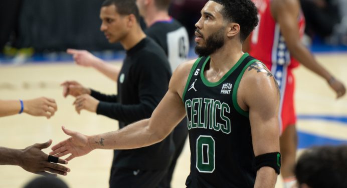 Astro do Boston Celtics revela que treinador usa lutas do UFC para motivar time a vencer a NBA