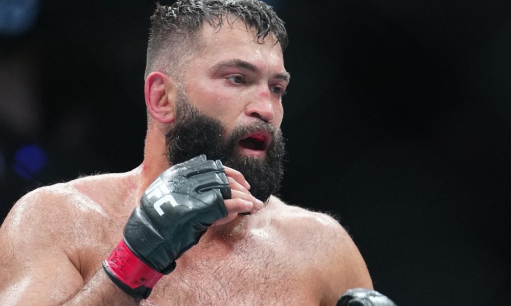 Andrei Arlovski se despediu no UFC 303.