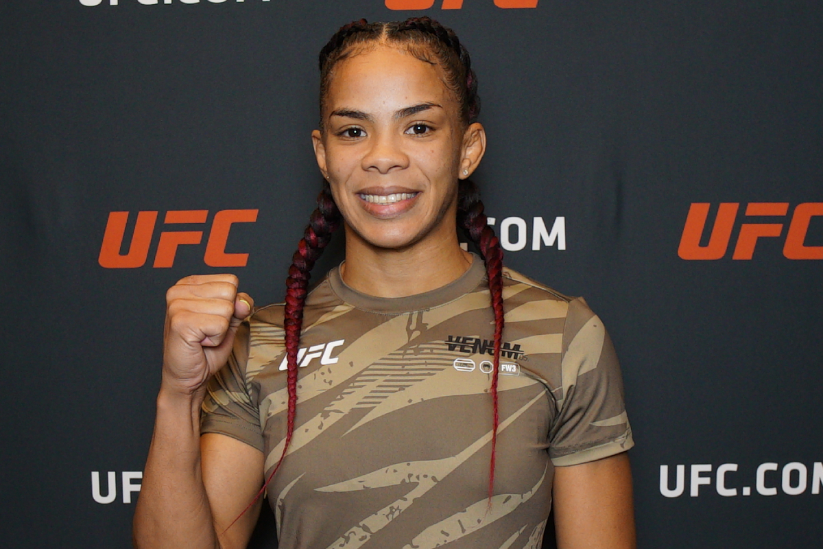 Dione Barbosa encara Miranda Maverick no UFC Vegas 94.