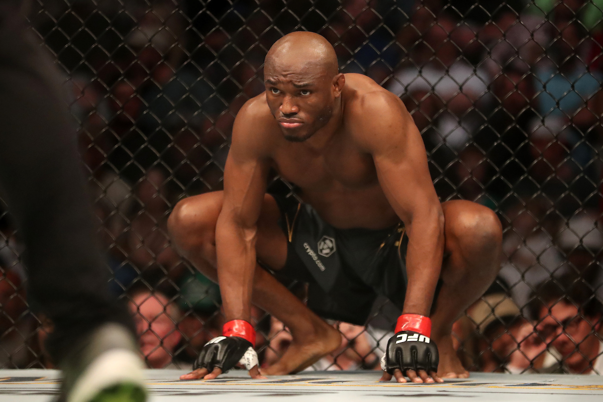 Kamaru Usman se prepara para lutar no UFC 278.