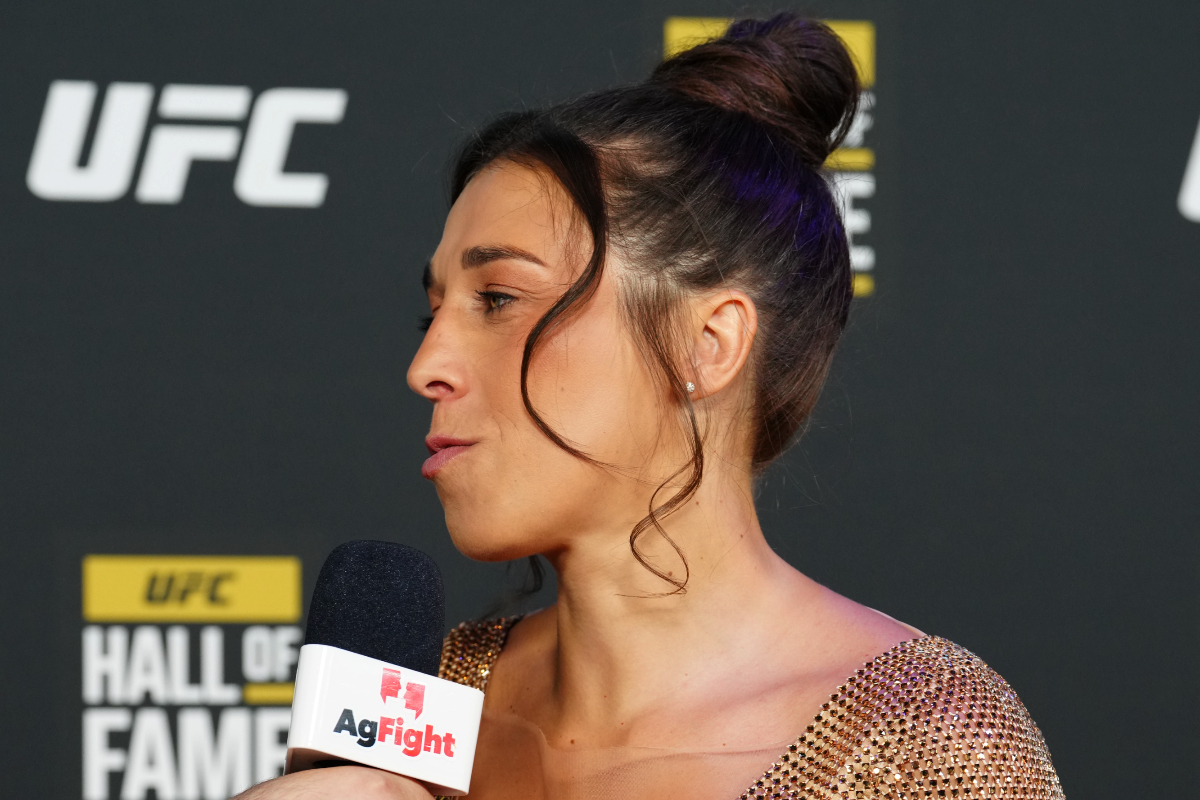 Joanna Jedrzejczyk concede entrevista à Ag Fight durante o Hall da Fama do UFC 2024