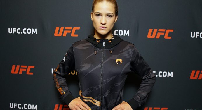 UFC Vegas 104: Stephanie Rondinha batalha, mas perde para Sam Hughes em luta parelha