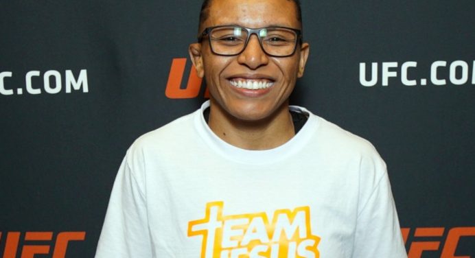 Josiane Nunes revela lição aprendida após perder primeira luta no UFC