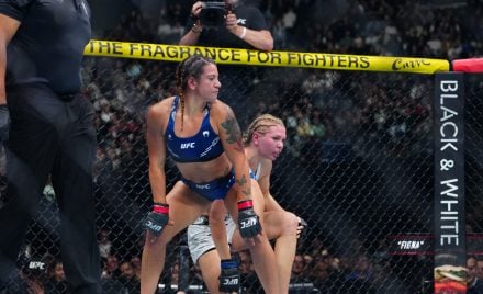 Ailin Perez comemora sua vitória no UFC Paris rebolando na cara de Darya Zheleznyakova.