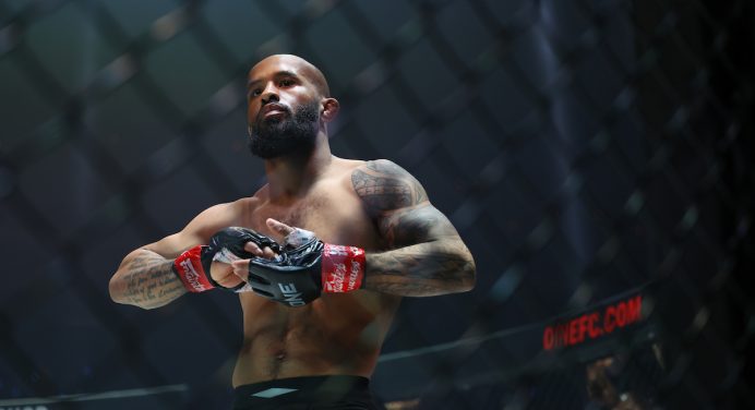 Adeus da lenda! Ex-campeão do UFC, Demetrious Johnson anuncia aposentadoria do MMA