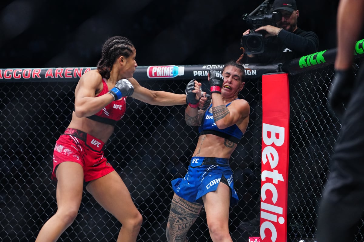 Jacqueline Cavalcanti venceu Nora Cornolle no UFC Paris.