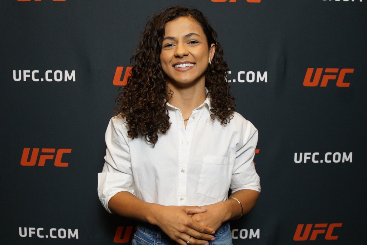 Natália Silva posa para foto no media day do UFC Vegas 97.