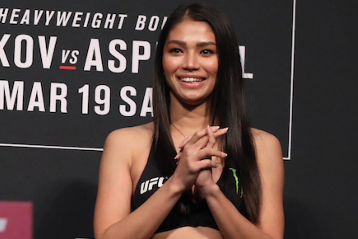 Red Dela Cruz é a primeira filipina a ser ring girl do UFC - Vianney Le Caer/Ag Fight