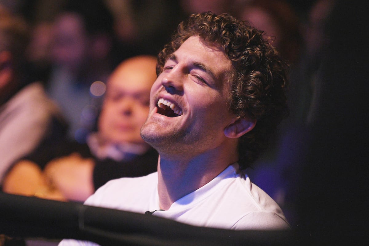 Ben Askren sorri na plateia durante evento do UFC