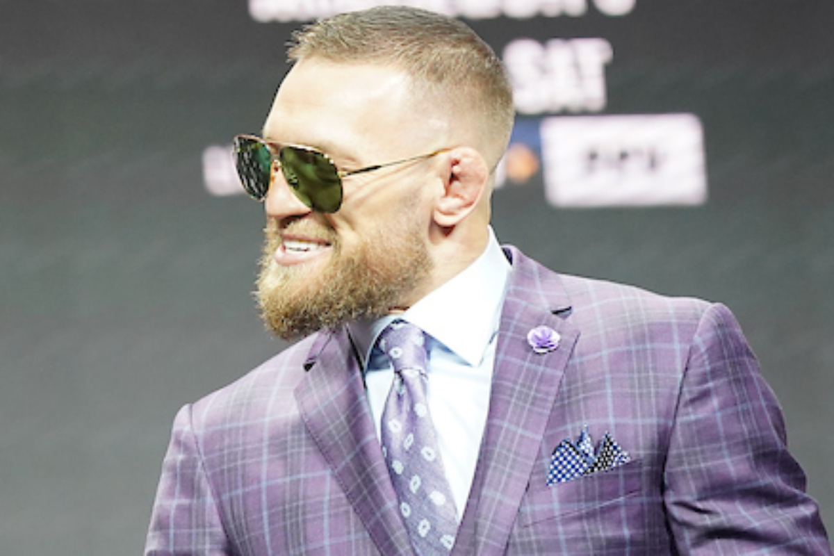 Conor McGregor é ex-campeão dos penas e dos leves do UFC