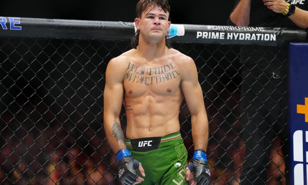 Diego Lopes aguarda para competir no Noche UFC