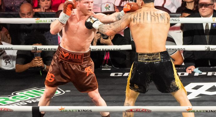 Canelo bate rival invicto em Las Vegas e mantém títulos mundiais de boxe