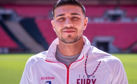 Tommy Fury é irmão de Tyson Fury, influenciador e está invicto no boxe