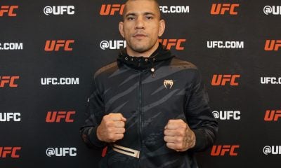 Alex Poatan posa para foto durante entrevista para a Ag Fight antes do UFC 307