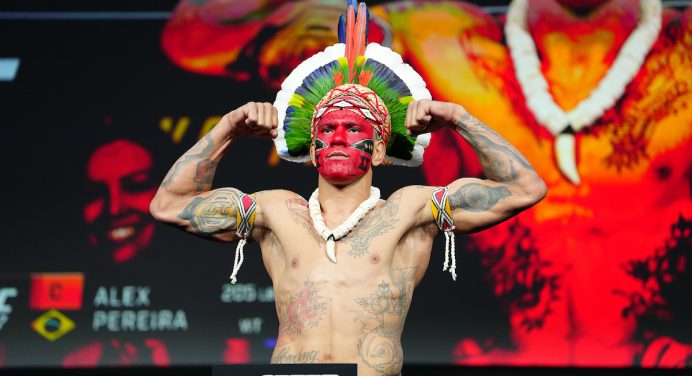Com cocar inédito para o UFC 313, Alex Poatan revela significado do adereço: “Nova fase”