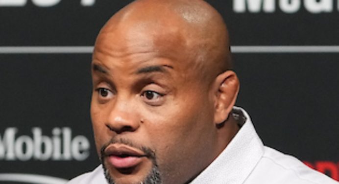 Cormier alerta Alex Poatan sobre perigo de lutar contra Khalil Rountree