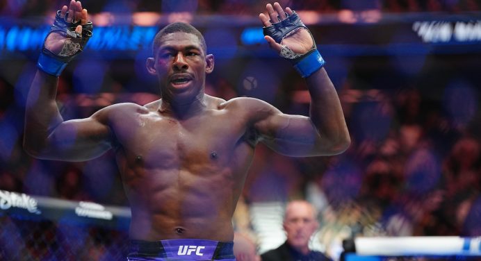 Após derrota, Joaquin Buckley rebate provocações de Adesanya e desafia rival