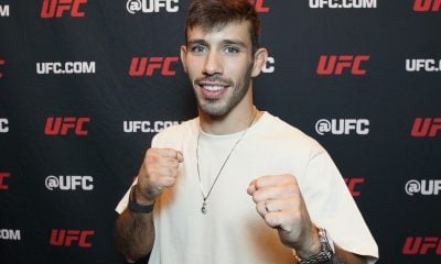 Matheus Nicolau posa para foto durante entrevista com a Ag Fight antes do UFC Vegas 99