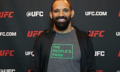 Michel Pereira sorri para foto durante entrevista com a Ag Fight antes do UFC Vegas 99