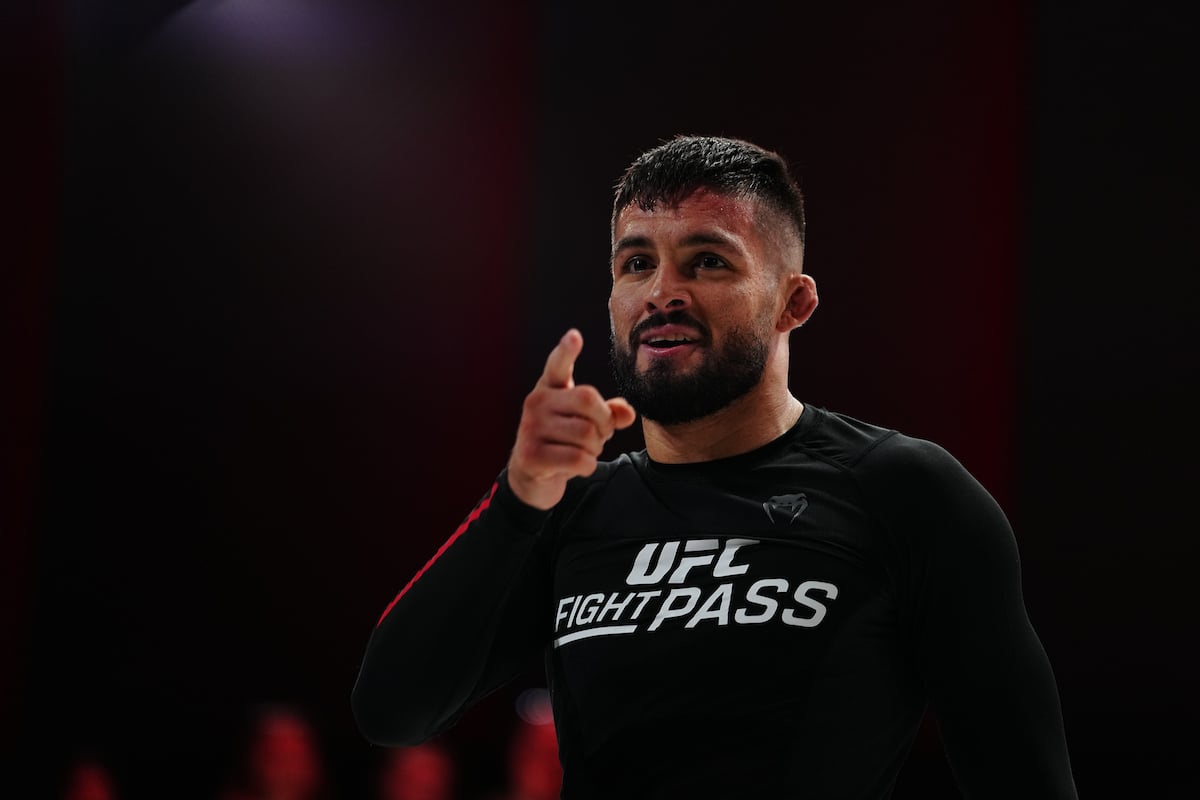 Renato Canuto finalizou PJ Barch no co-main event do UFC Fight Pass Invitational 8